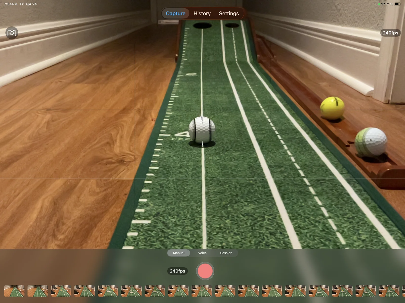 PuttLens Manual capture mode showing the live camera viewfinder over a putting mat, with controls for record, FPS, and capture mode selector